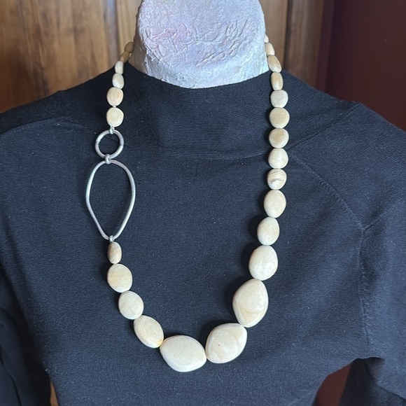 VTG 90s Kenneth Cole long wood bead Necklace silver tone hardware 13” - Picture 9 of 10